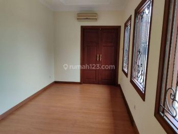 Rumah Tinggal di Kompleks Raffles Hills Cibubur Depok Jawa Barat
