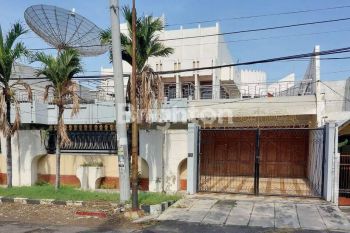 RUMAH 2 LANTAI SIAP HUNI, NOL JALAN, STRATEGIS COCOK UNTUK SHOWROOM RESTO BANK