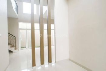 RUMAH MEWAH DI GRIYASANTHA MALANG.