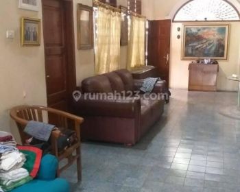 Disewakan Rumah di Tomang, Cocok Tuk Kantor, Lt 450 M2, Kt 7+1, Row Jalan 4