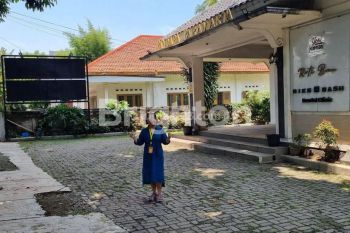 Gedung model Kolonial Modern cocok buat usaha,strategis di jalur utama daerah