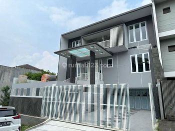 Rumah Nice View di Cluster Elite Setra Duta Bandung
