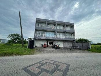 Ruko di Dian Istana, Surabaya 250 m SHM
