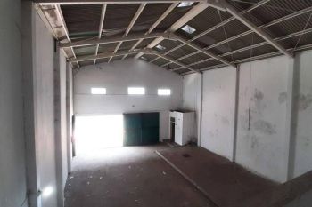 Gudang Surabaya Timur Siap Pakai BEBAS BANJIR Bonus 12 Roof Fan STRATEGIS IMB