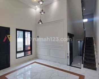 Rumah Single Split Level Lingkungan Asri Dekat Setu Babakan Jagakarsa