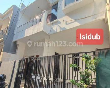 Rumah sunter 8x11m2 2.5 lantai bagus