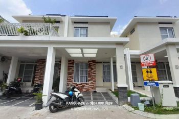 INI RUMAH IDAMAN BINI GUE BANGET, 2 LT 3 KAMAR, DEKAT KAMPUS DAN SEKOLAH