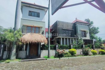 Rumah Mewah Sekitar Buah Batu Batununggal