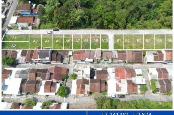 Dekat Resto Kopi Klotok Jogja, Tepi Aspal, Mobil Papasan Lega