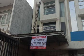 Ruko Tengah Kota Parkir Luas