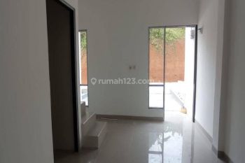rumah 2 lantai di sawangan depok akses startegis