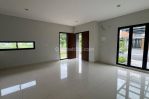 thumbnail-rumah-2-lantai-view-danau-hoek-summarecon-bekasi-siap-huni-10