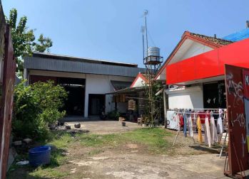 Gudang Strategis di Pinggir Jalan Ring Road Timur