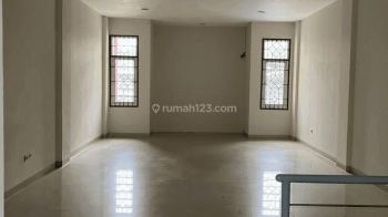 Ruko Cetar 3 Lantai di Tengah Kota Area Lengkong Besar, Sangat Cocok Untuk Macam