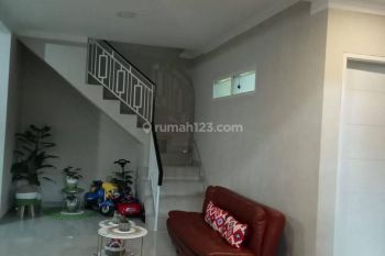 Disewakan Rumah Mewah 2 Lantai Lokasi Strategis di Arcamanik