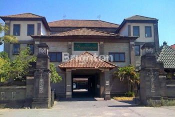 GEDUNG 3 LANTAI Lokasi STRATEGIS di Denpasar Selatan *AF
