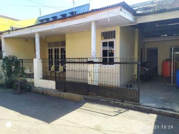 Rumah Lama Siap Huni Bersih Terawat Di Komplek Riung Bandung
