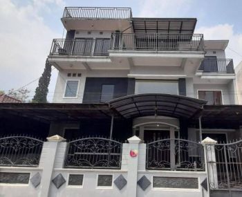 Rumah Vila dijual di Batu Musium Angkut Taman Bunga