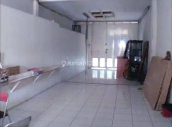 Di sewakan Ruko Baru dan luas di Sudirman