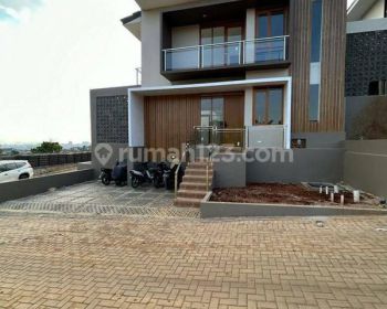 Rumah Baru Siap Huni Dalam Komplek Cigadung Bandung