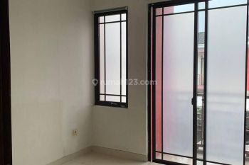 Dijual rumah 2 Lantai SHM 3+1 kamar  bagus bisa nego!