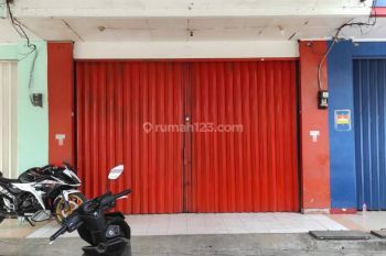 Ruko 2,5 lantai pinggir jalan ramai, Bulevar Hijau, Harapan Indah