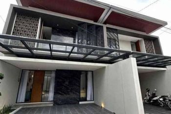 Dijual Rumah 2 Lantai Mewah Dekat Kampus UGM dan Al Azhar Lempongsari Jalan Km 7