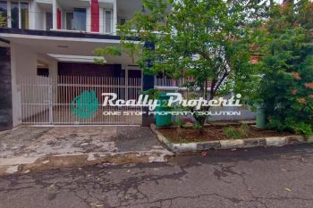 Rumah Luas Dan Nyaman Untuk Keluarga 2 Lantai Dalam Komplek di Ratna Jatibening
