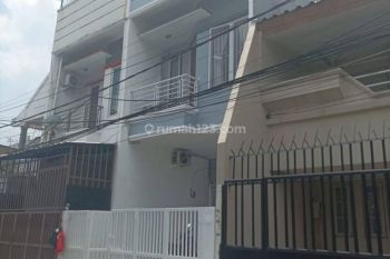 Rumah siap huni strategis di Tomang(TM116)