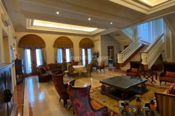 Rumah 3 Lantai di Jl Denpasar, Jakarta Selatan Seperti Kastil nb