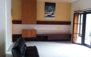 Disewakan Rumah Kawasan Elit Ada Tamannya