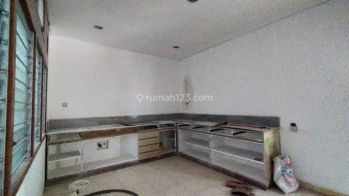 Rumah Zora BSD 8 x 15 3 lantai Kt 4+1 Km 5+1 Canopy, Gorden, kitchen set, 6 unit