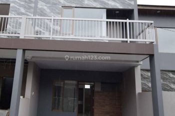 Rumah Cantik Taman Holis Indah I, Bandung