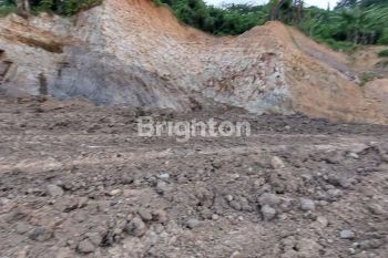 Di  Tanah Pinggir Jalan Besar. Samarinda Tenggarong