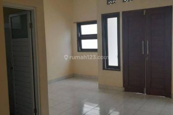 Disewakan rumah 2 lantai di renon 4 kamar tidur