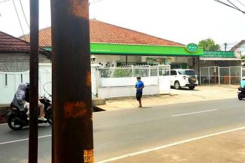 Rumah dan tempat usaha strategis di jalan  Kahfi Jakarta selatan