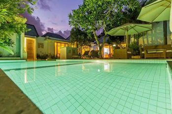 Sewa Villa Keluarga 4 Kamar Tidur di Sanur Bali - BVI37777