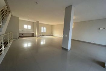 Ruko 3 Lantai Hadap Jalan Utama Tanpa Pintu Parkir, Lokasi Samgat Stratrgis UMN