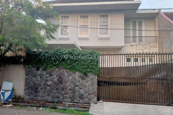 Rumah Simpang Darmo Permai Selatan