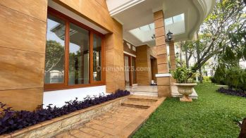 Rumah di Pondok Indah, Jakarta Selatan Mewah Siap Huni