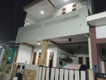 Dijual rumah siap huni Rumah 2 Lantai