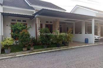Rumah dalam perumahan Purwomartani