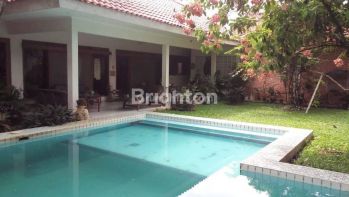 rumah asri nyaman dengan swimming pool cipete, cilandak jakarta selatan