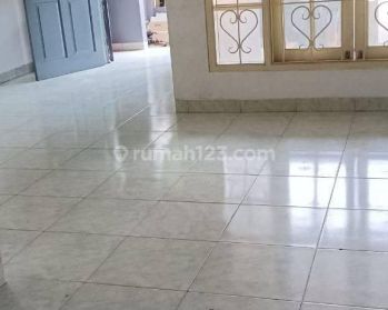 Chandra Rumah Sewa 2.5 Lantai Uk 4.5x12m di Komplek Dutamas Jelambar