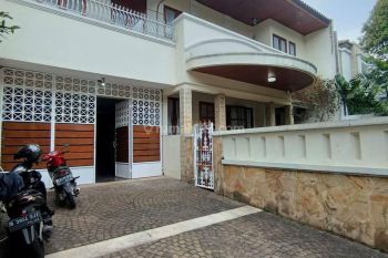 Rumah 2 Lantai Bagus Furnished SHM di Pondok Indah, Jakarta Selatan