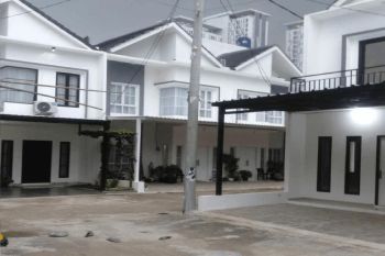 dijual rumah 2 lantai minimalis di serpong lokasi strategis