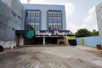 Disewakan 2 Unit Ruko Baru 3 Lantai Lokasi Strategis Pinggir Jalan Raya Dekat
