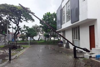 1216.  Ruko Jambangan Townhouse