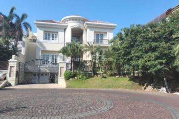 Rumah Classic 2 Lantai Bagus Furnished di Graha Famili