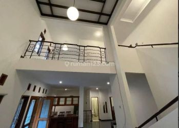 HOT DEAL SALE!! DISEWA AJA, RUMAH KEREN!! Rumah Bagus Nyaman Setrasari Pasteur